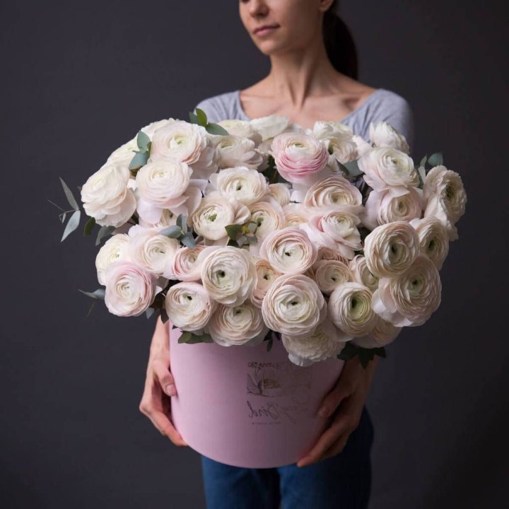 Бокс с ранункулюсами в Ставрополи