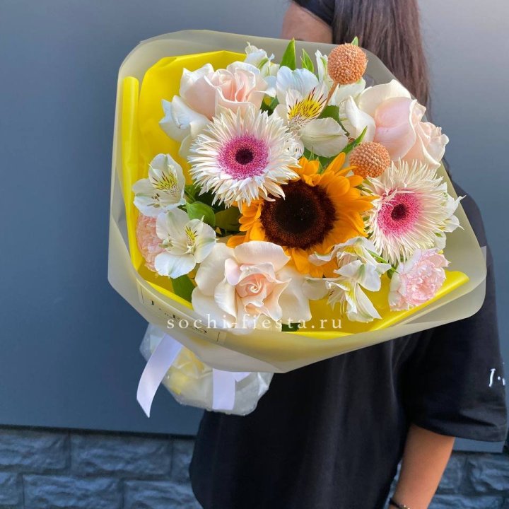 Букет с подсолнухом "Елоу" в Ставрополи