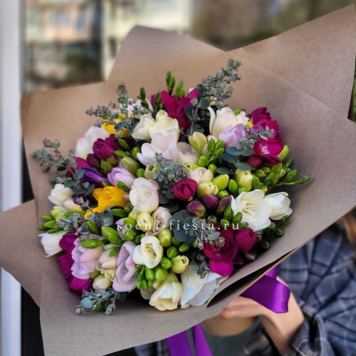 Букет фрезий "Радуга" в Ставрополи