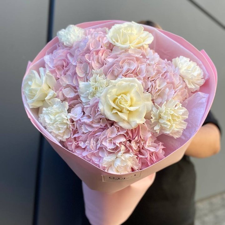  Букет гортензий и роз  в Ставрополи