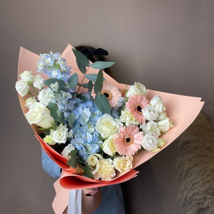  Букет гортензии и роз "Валенсия" в Ставрополи
