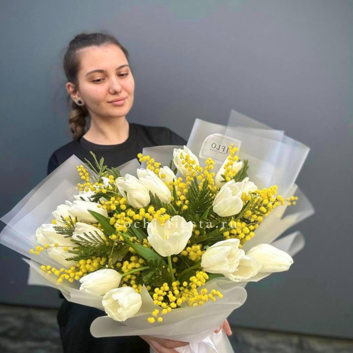 Букет тюльпанов и мимозы в Ставрополи