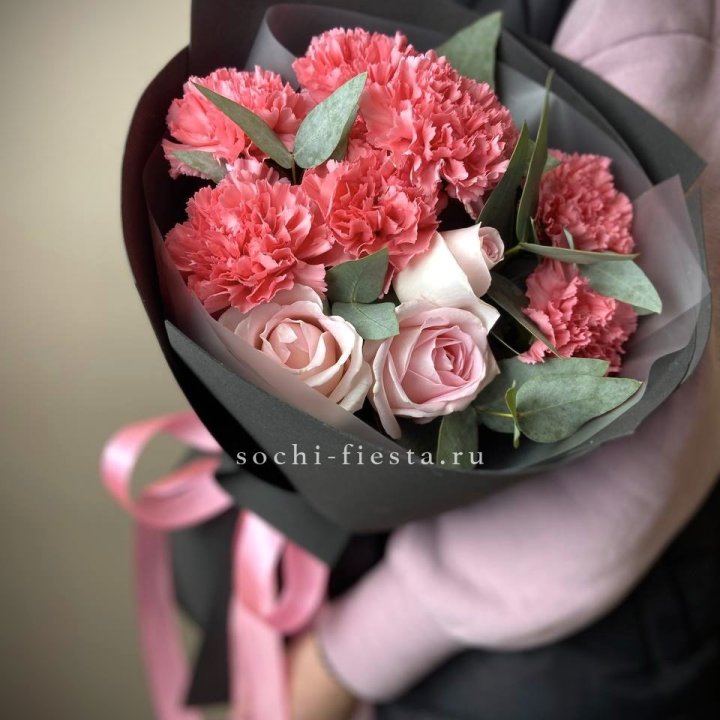 Букет из роз и диантусов "Пенелопа" в Ставрополи
