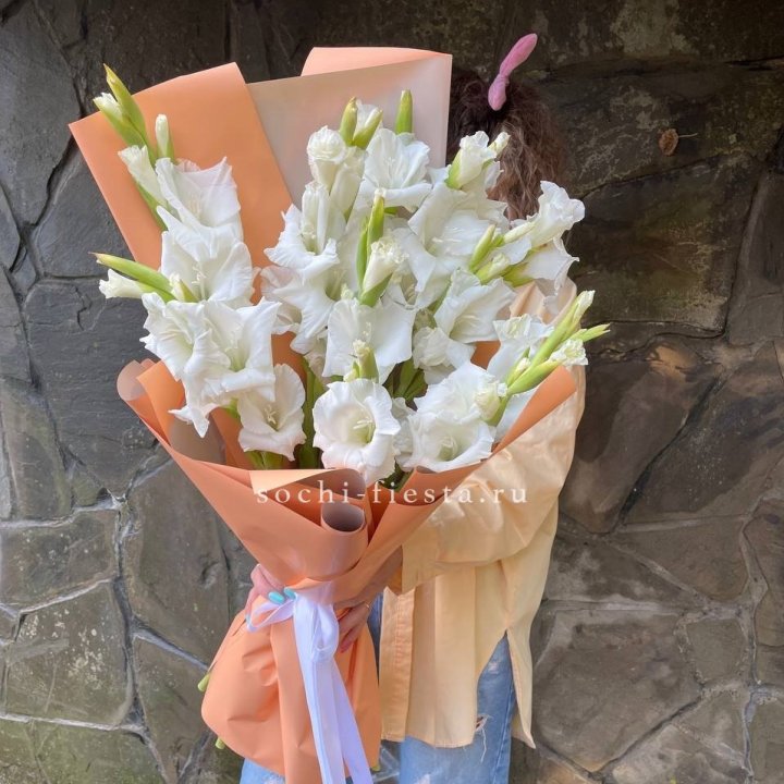 Букет белых гладиолусов  в Ставрополи