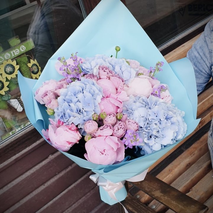 Букет с гортензиями "Блубери" в Ставрополи