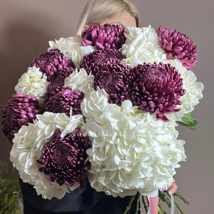 Охапка Бигуди и гортензий в Ставрополи