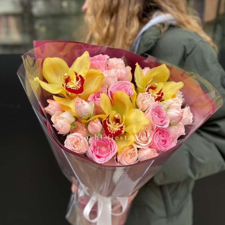  Букет орхидей и роз Есенья в Ставрополи