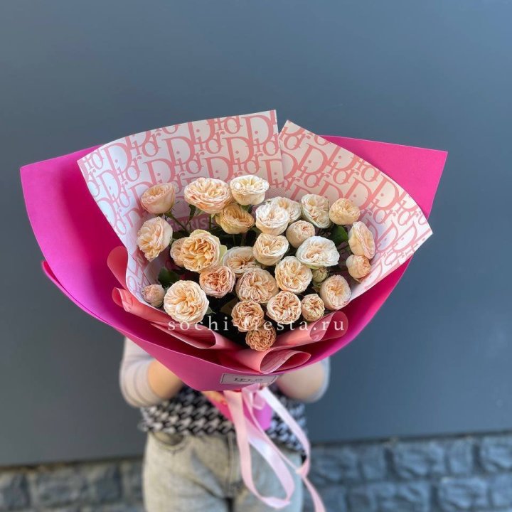 9 пионовидных роз в Ставрополи