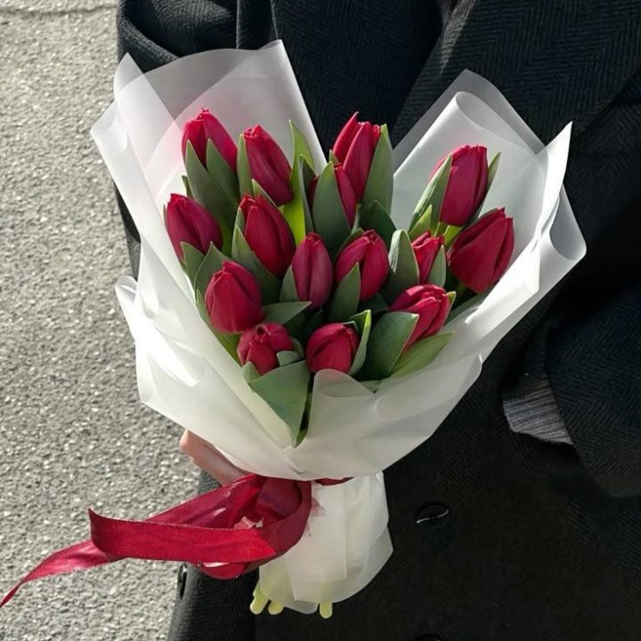 15 красных тюльпанов в Ставрополи