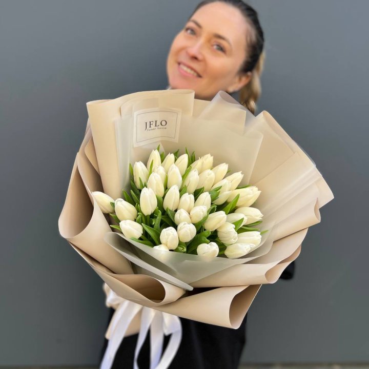 35 белых тюльпанов в Ставрополи