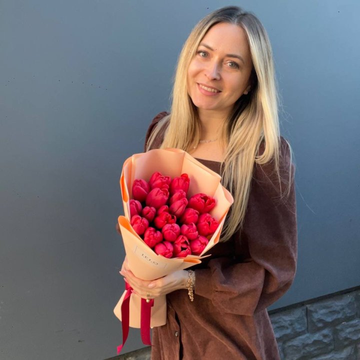  19 красных тюльпанов в Ставрополи