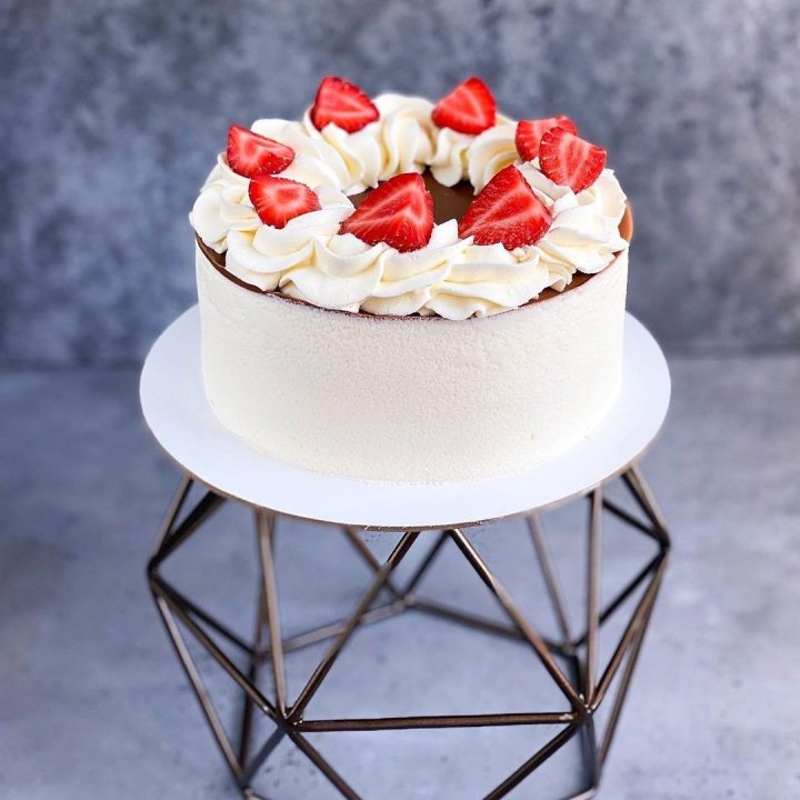 Торт "Клубника со сливками" в Ставрополи