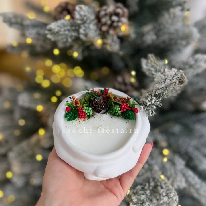 Свеча ароматическая в гипсе Руки с шишкой в Ставрополи