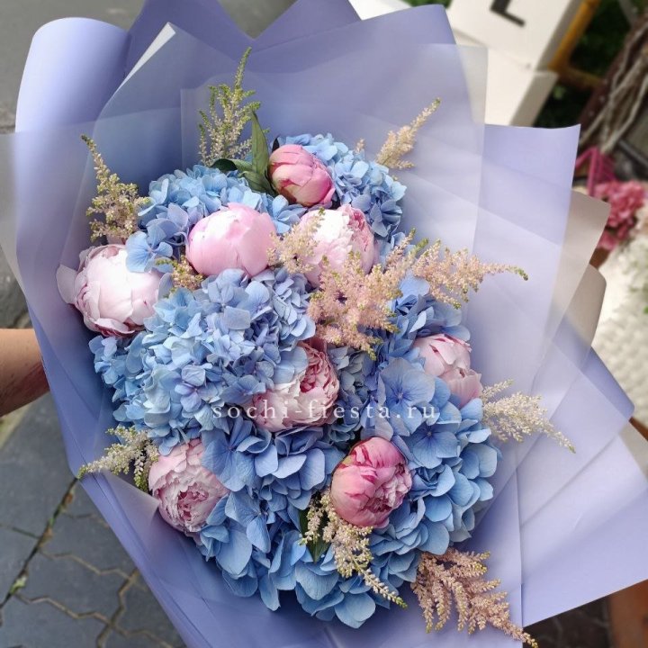 Дизайнерский букет с гортензией №3 в Ставрополи