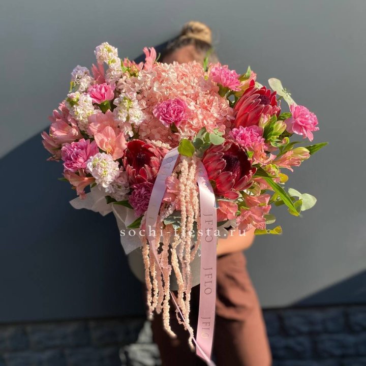 Коробка с цветами "Камикадзе" в Ставрополи