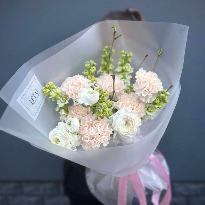 Букет маттиолы и ранункулюсов  в Ставрополи