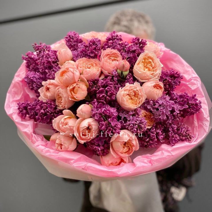  Дуо букет из кустовых роз и сирени в Ставрополи