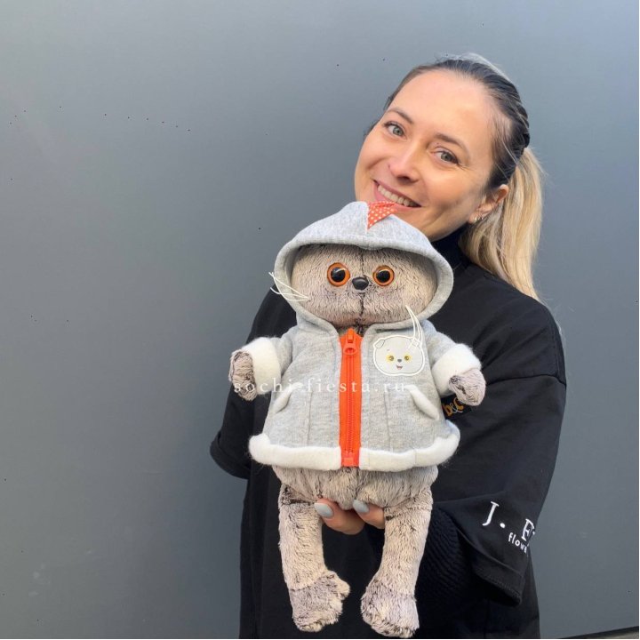 Кот Басик в толстовке в Ставрополи