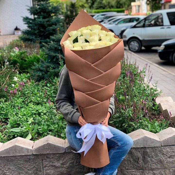 Голландские розы белые "Рыбка" в Ставрополи