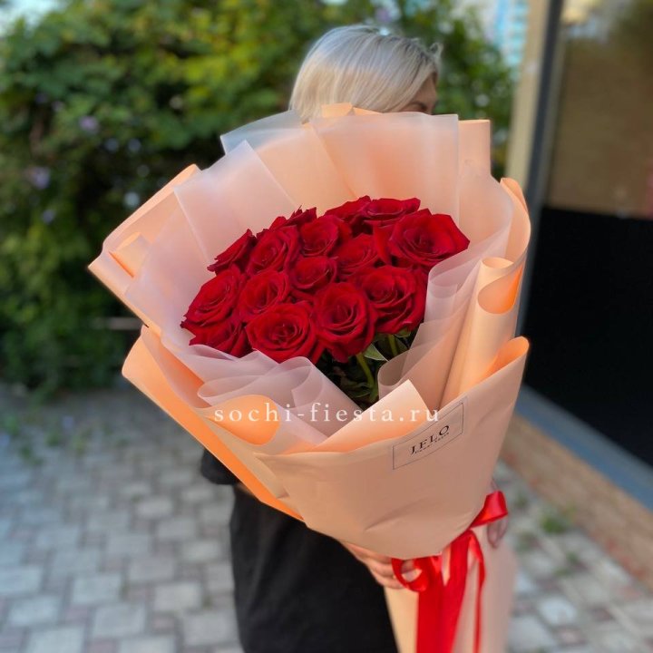 15 голландских роз в оформлении в Ставрополи