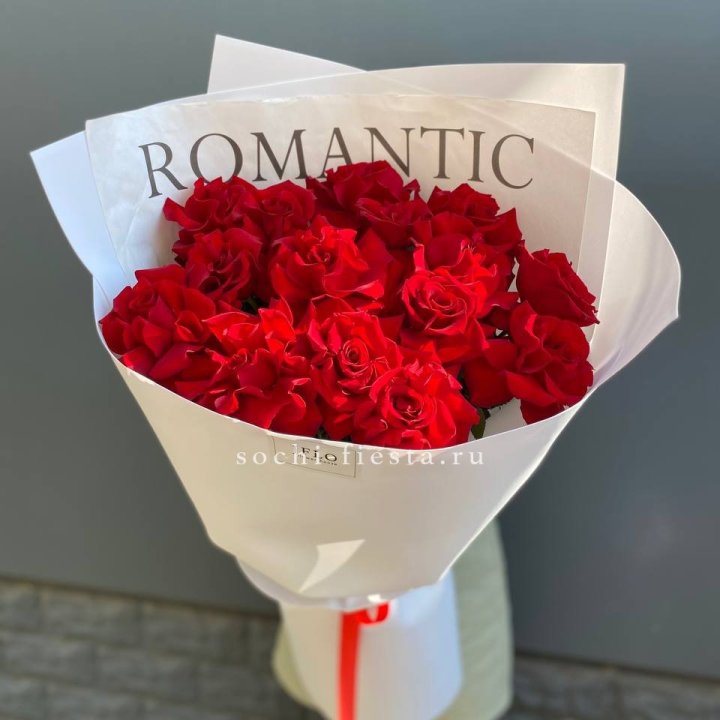 19 высоких роз в оформлении в Ставрополи