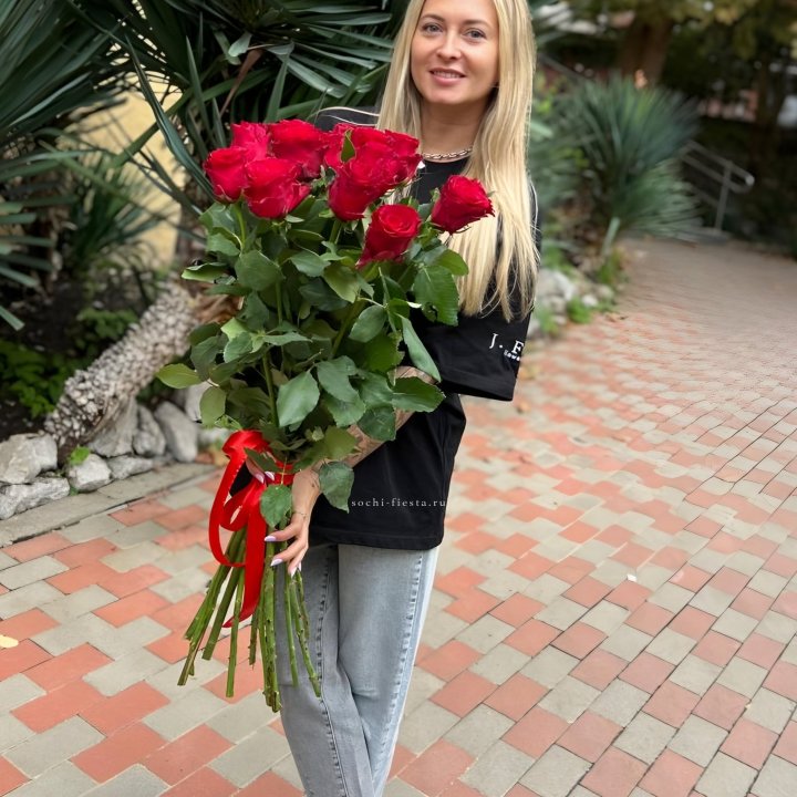 15 высоких красных роз в Ставрополи