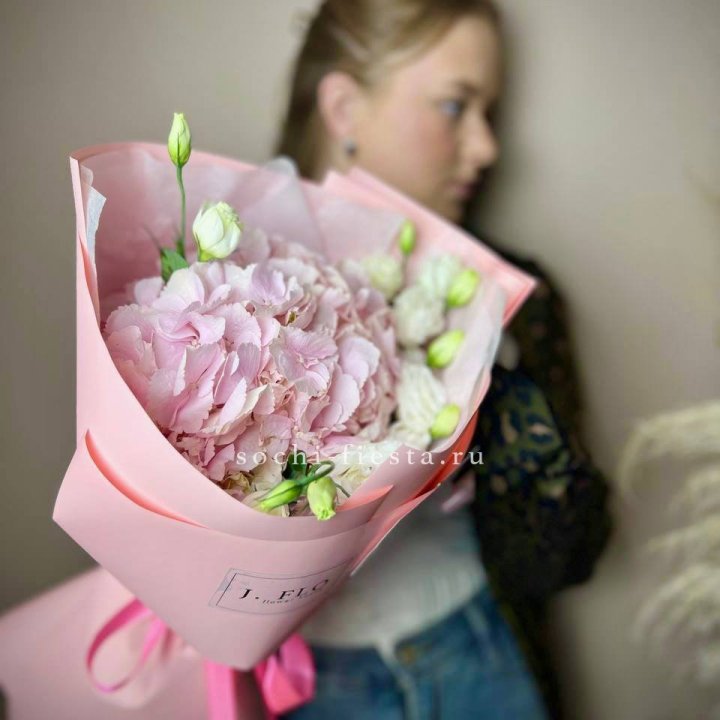 Букет с гортензией №2 в Ставрополи