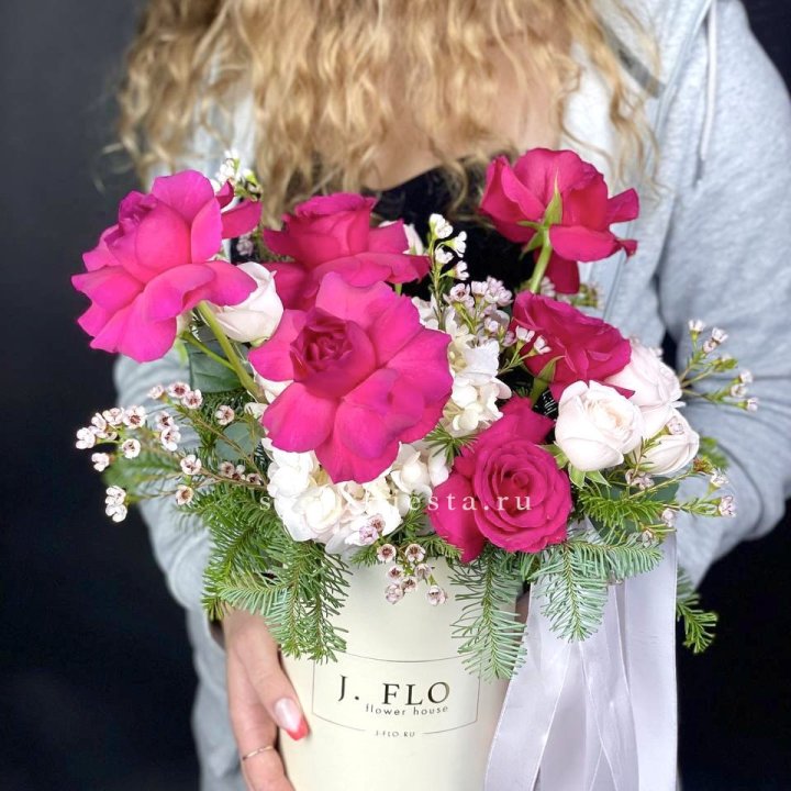 Новогодняя композиция в коробке пинк розе в Ставрополи