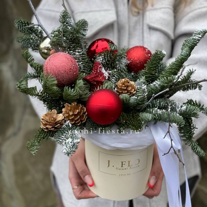 Новогодняя композиция в коробке ред в Ставрополи