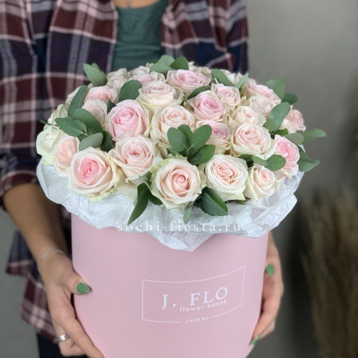 35 розовых роз в цилиндре в Ставрополи