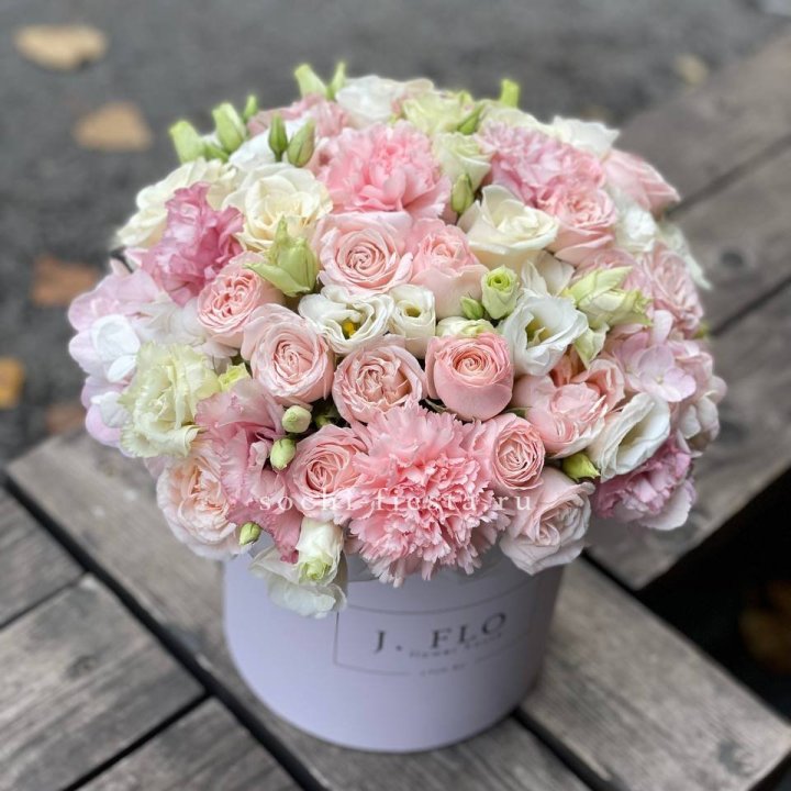 Цветочный бокс "Люксур" в Ставрополи