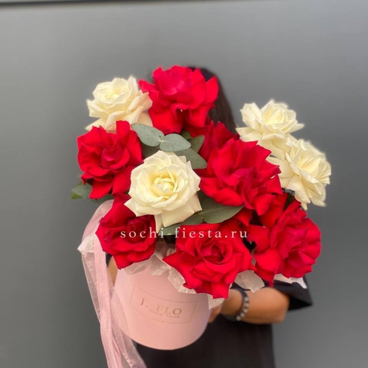 13 Французских роз в боксе в Ставрополи