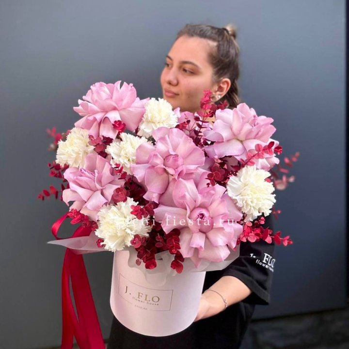 Бокс с французскими розами "Вела вита" в Ставрополи