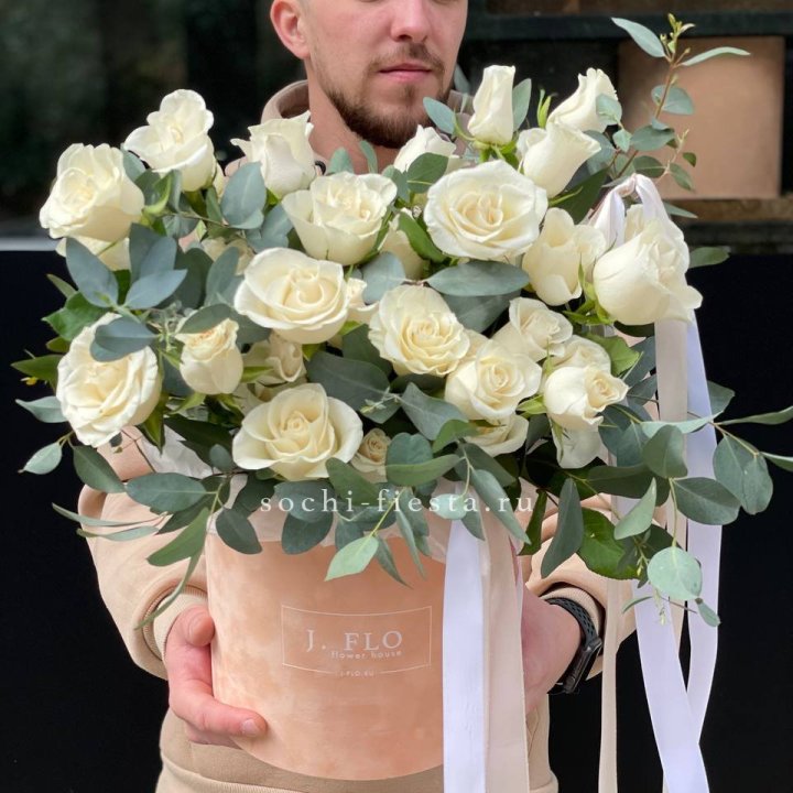 41 белая роз в бархатном боксе в Ставрополи