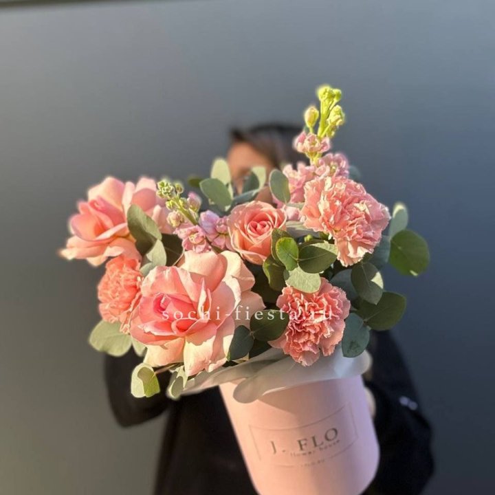 Цветы в боксе "Сизара" в Ставрополи