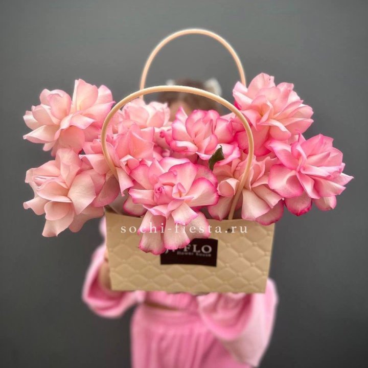 Сумочка розовых роз Венди в Ставрополи