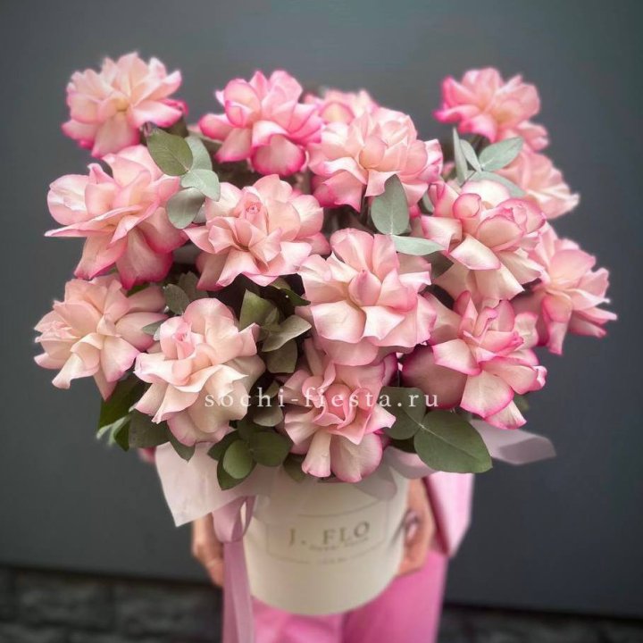 17 Французских  роз Венди в боксе в Ставрополи