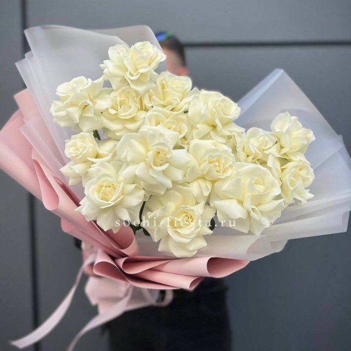 Букет из 15 французских роз Вайт дрим в Ставрополи