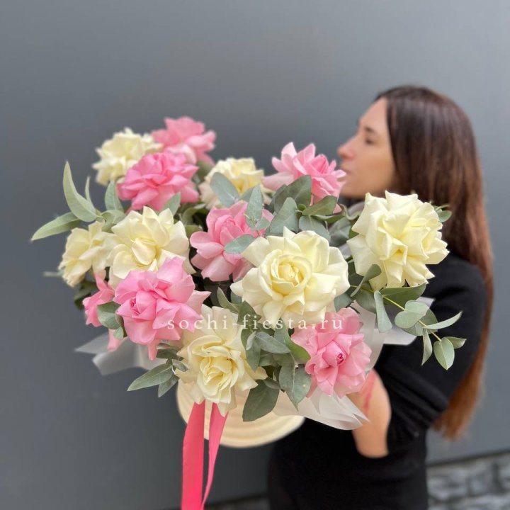 Зефирный бокс из 17 французских роз микс в Ставрополи