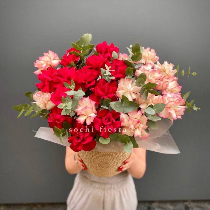 25 Французских роз в джутовом кашпо  в Ставрополи