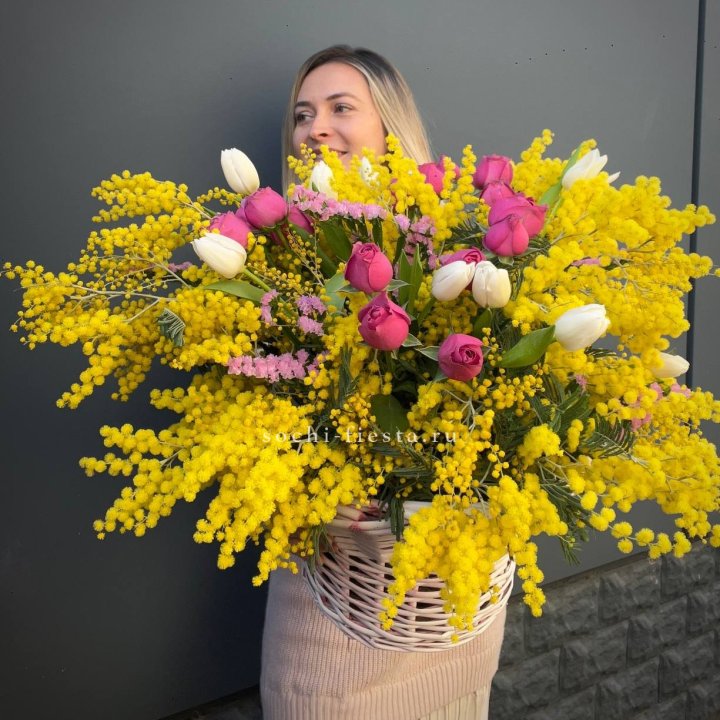 Цветочная корзина с мимозой "Спринг" в Ставрополи