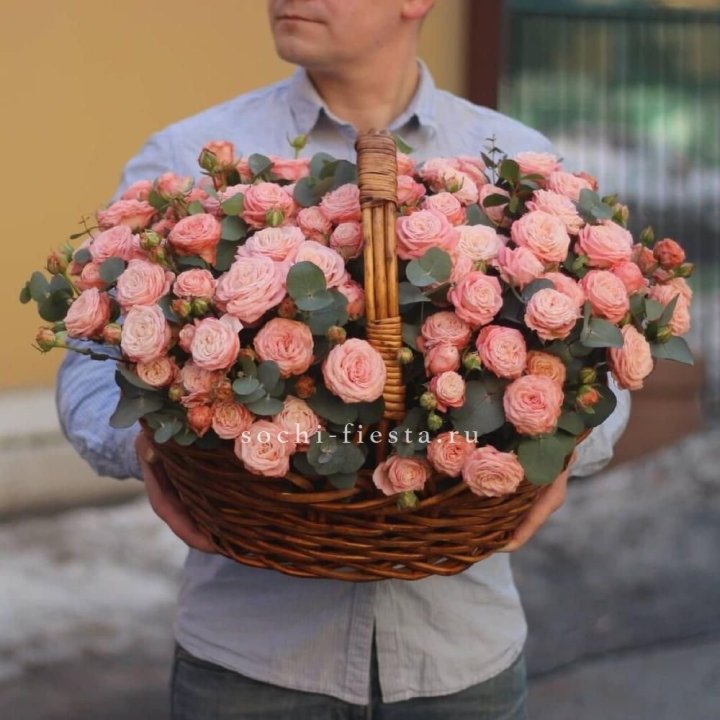 Корзина из 101 пионовидной розы в Ставрополи