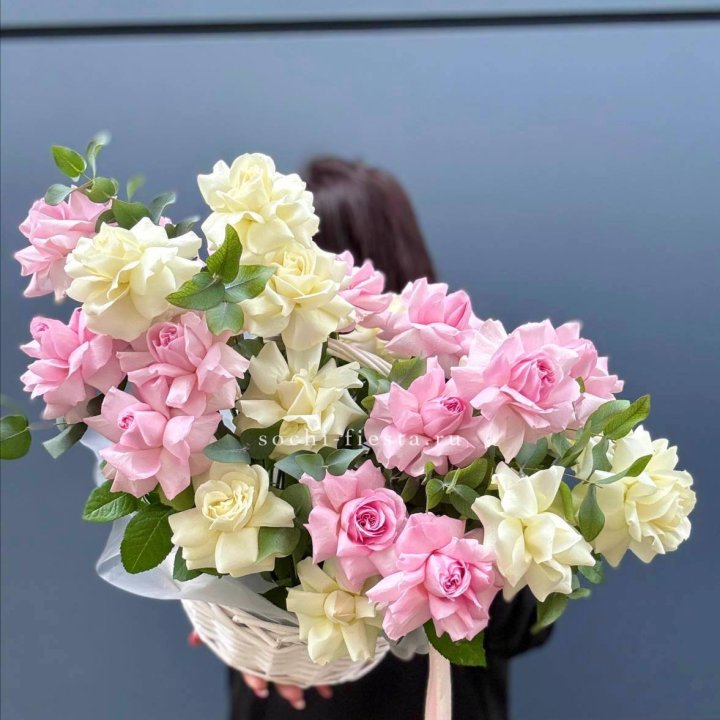 25 Французских роз в корзине в Ставрополи