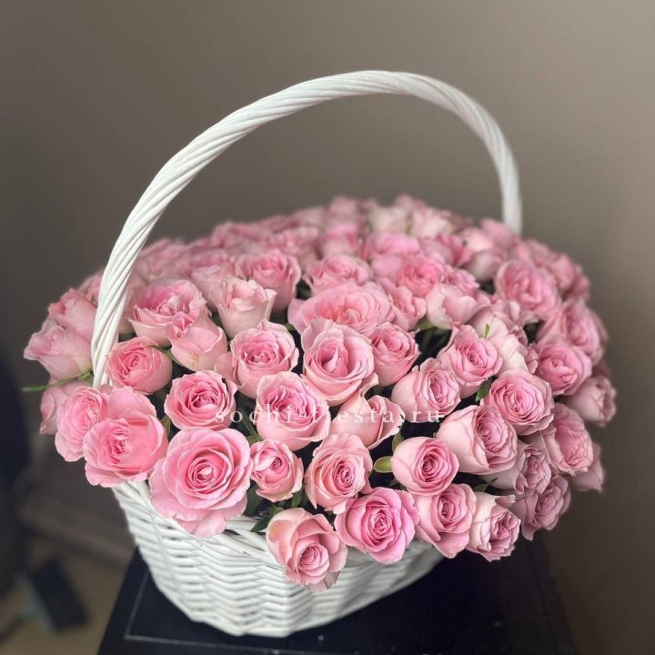 101 розовая роза в корзине в Ставрополи