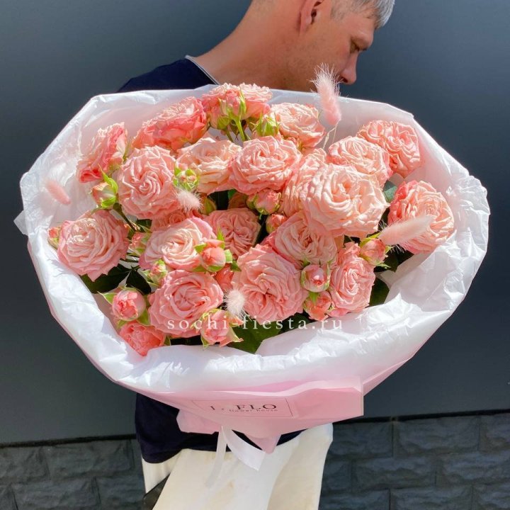 Пионовидные розы Мадам Бомбастик в Ставрополи