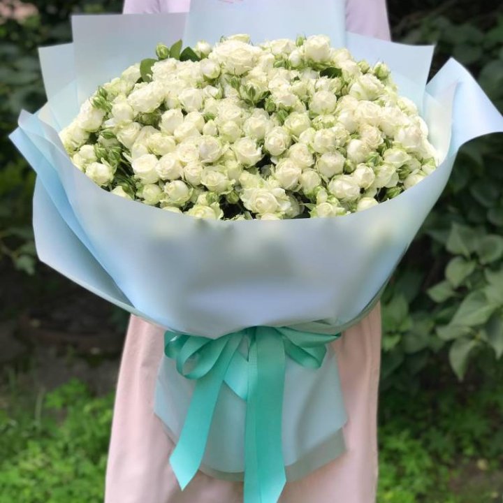 51 белая кустовая роза в Ставрополи