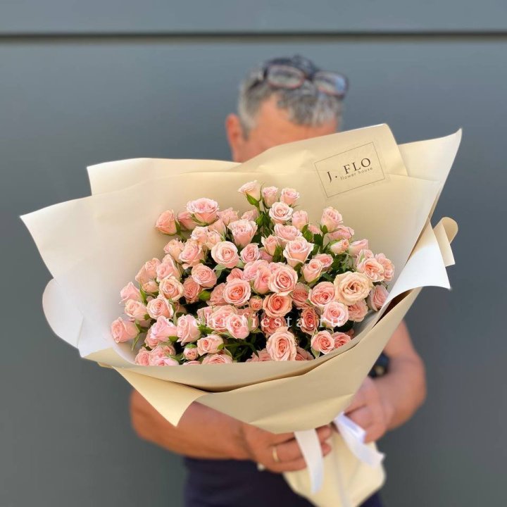 Кустовые розы леди в Ставрополи