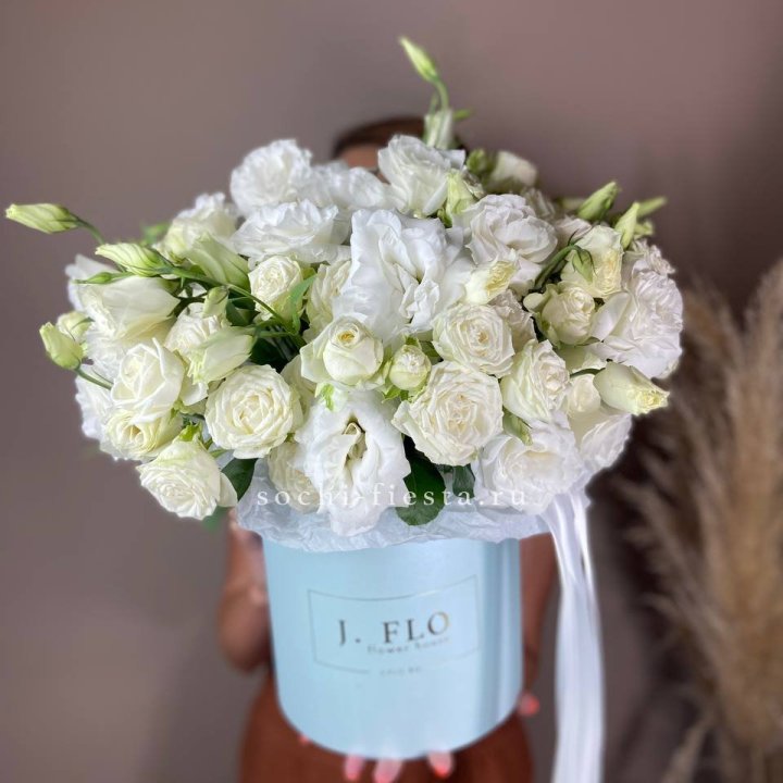 Бокс кустовых роз и эустомы  в Ставрополи