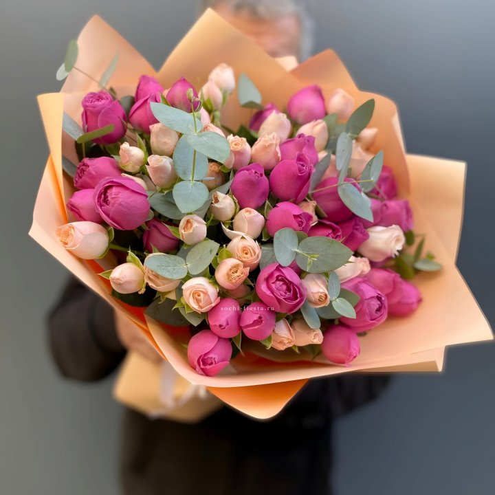 Букет кустовых роз Тендернес в Ставрополи