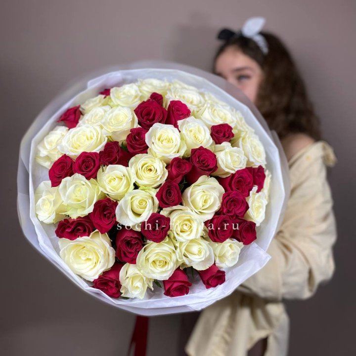 Микс из 55 роз в Ставрополи